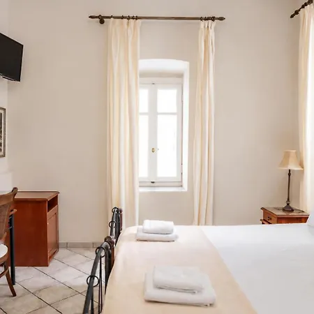 Hotell Archontiko Eleni Ándros